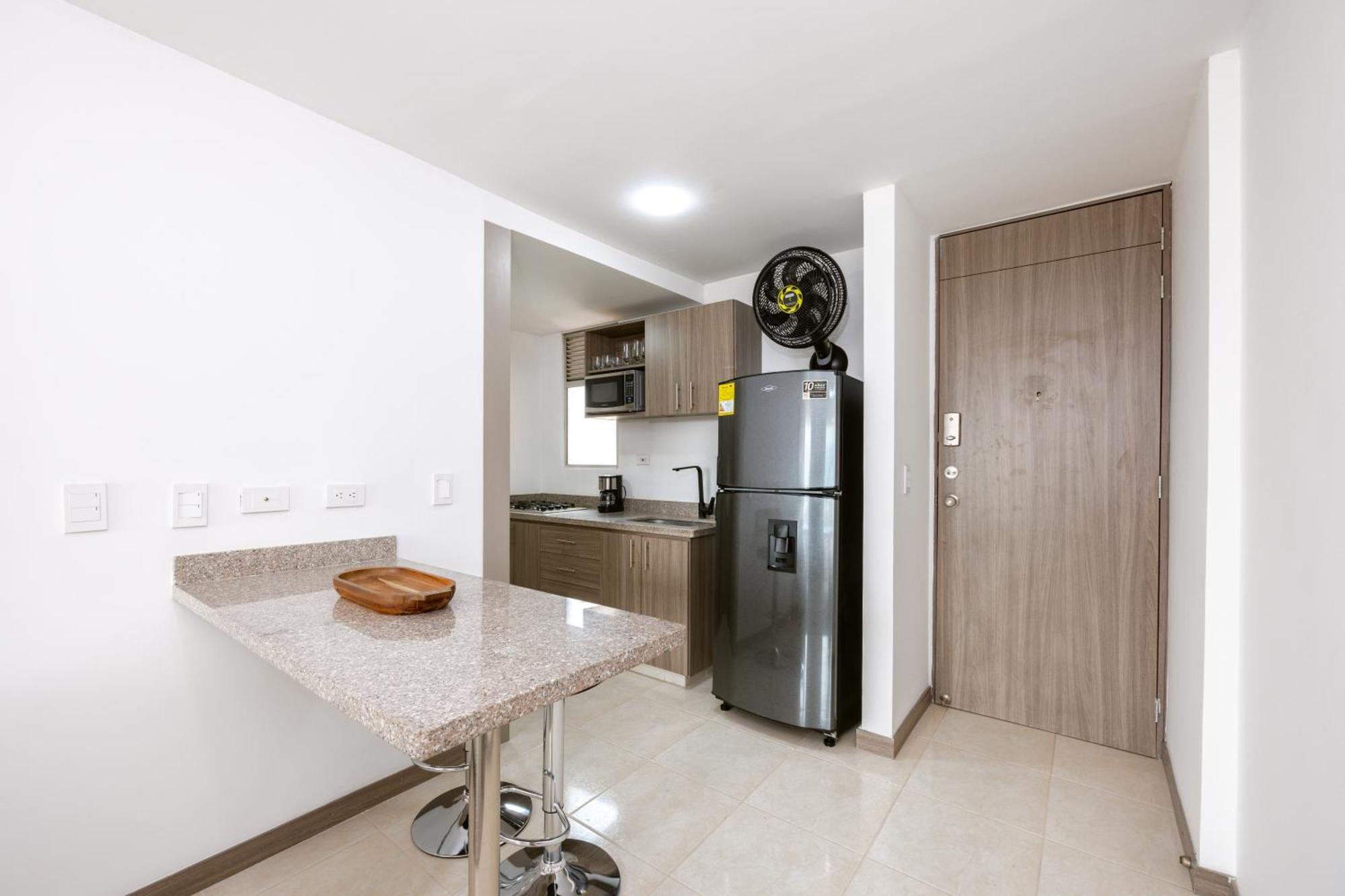 Comodos De 1 Con Vista En Laureles *