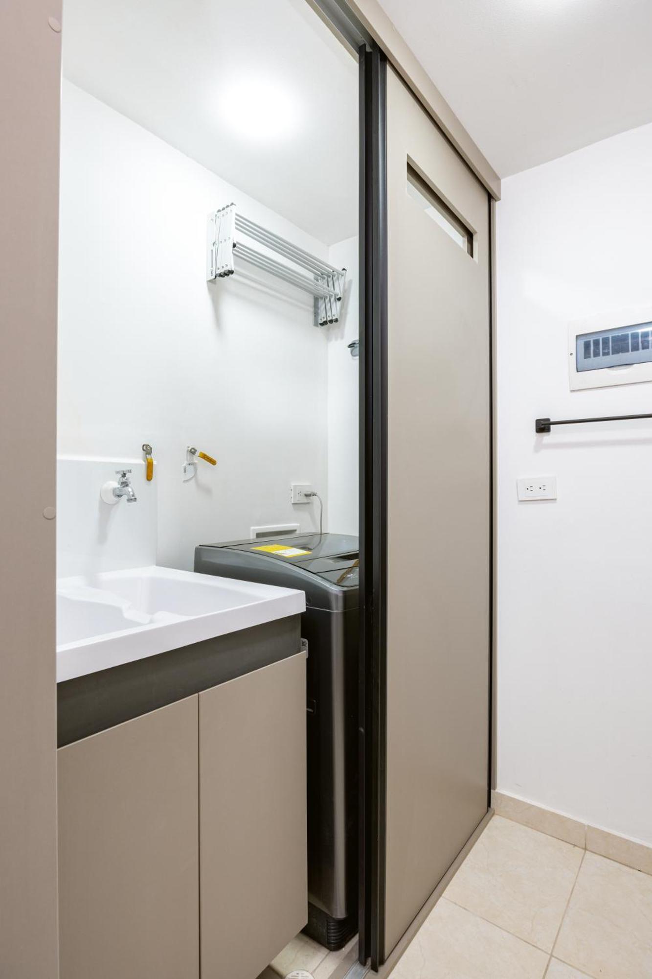 Comodos De 1 Con Vista En Laureles Medellin